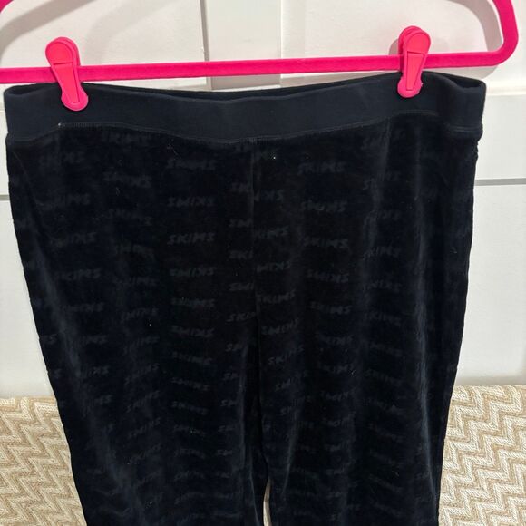 SKIMS Velour Logo Cropped Tank Pants Lounge Set - Picture 7 of 9